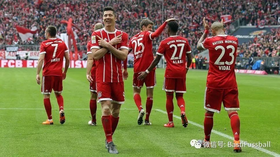  莱万续写传奇篇章，帽子戏法刷新德甲射手榜纪录