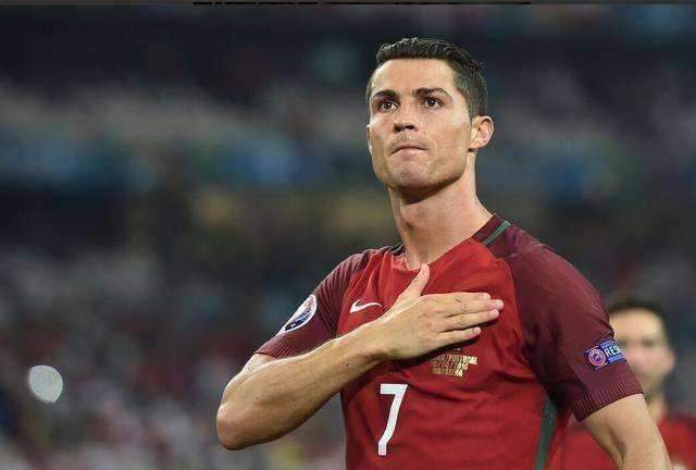  沙尔克04老将发威，经验引领年轻球员成长路